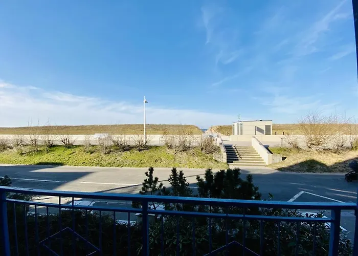 Strandpalais/lee * Rostock